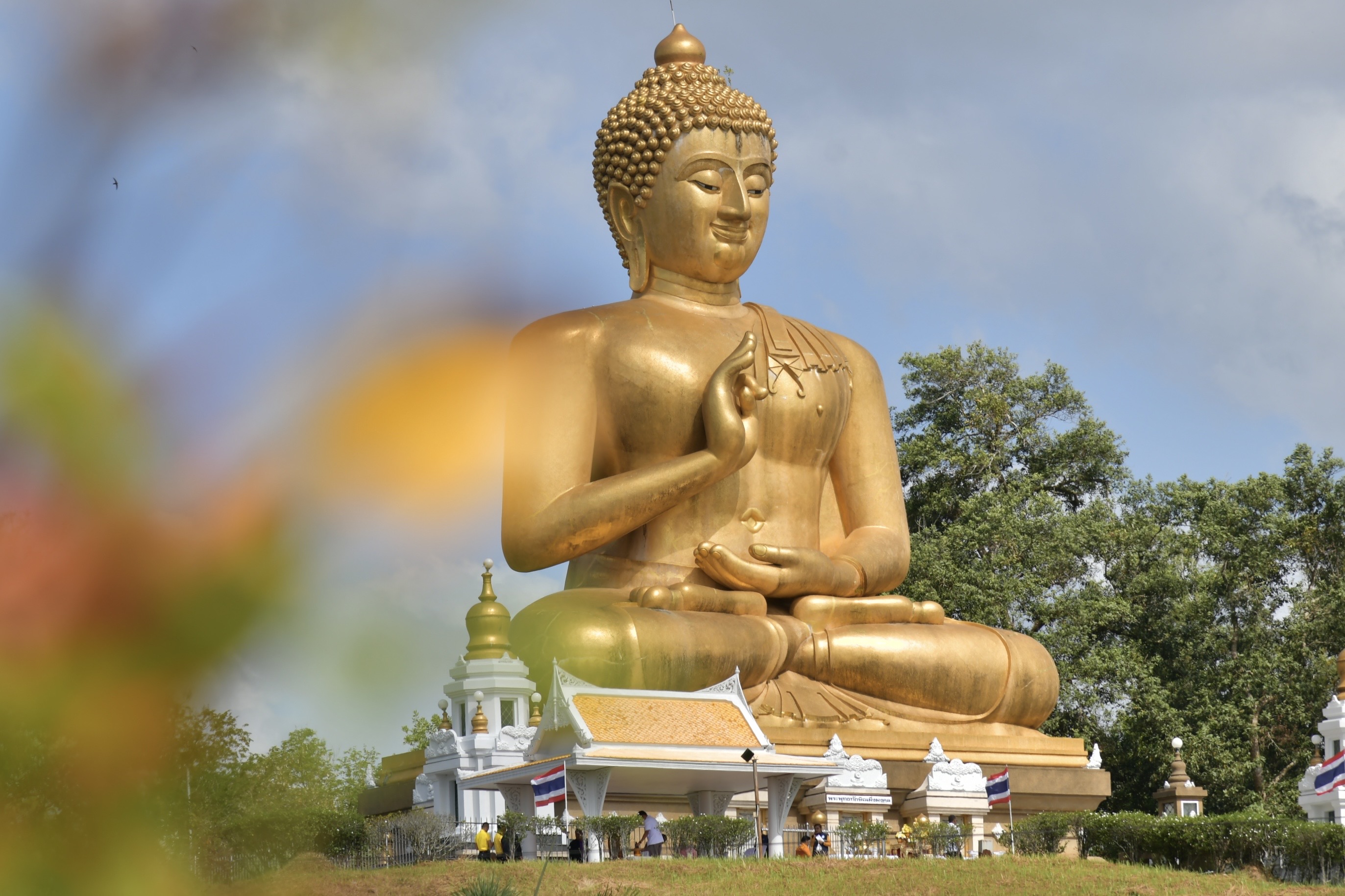 เดินทางถึง วัดเขากง ต.ลำภู อ.เมืองนราธิวาส