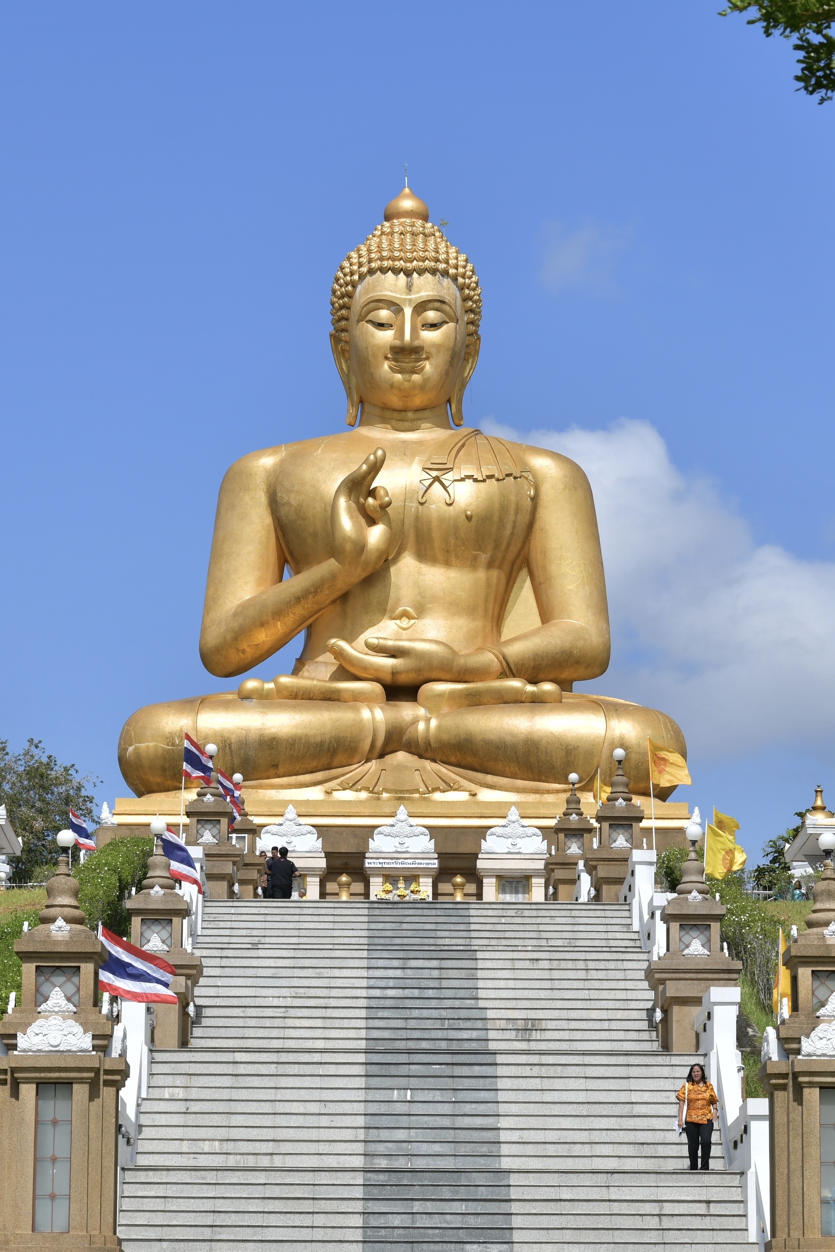 เดินทางถึง วัดเขากง ต.ลำภู อ.เมืองนราธิวาส