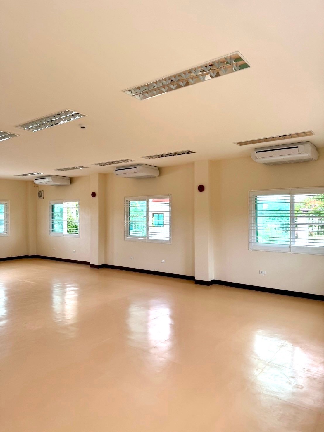 ปลัดกระทรวงการท่องเที่ยวและกีฬาเดินทางไปตรวจเยี่ยมสำนักงานการท่องเที่ยวและกีฬาจังหวัดลำพูน (หลังใหม่) อย่างไม่เป็นทางการ ณ จังหวัดลำพูน