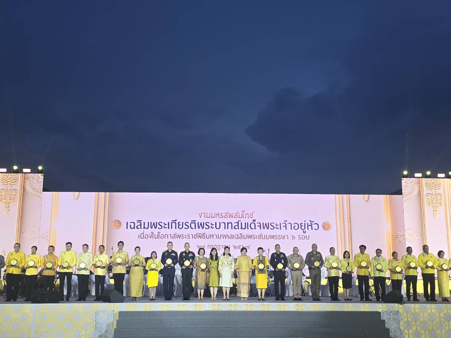 กระทรวงการท่องเที่ยวและกีฬารับมอบโล่ขอบคุณการจัดงานมหรสพสมโภชฯ