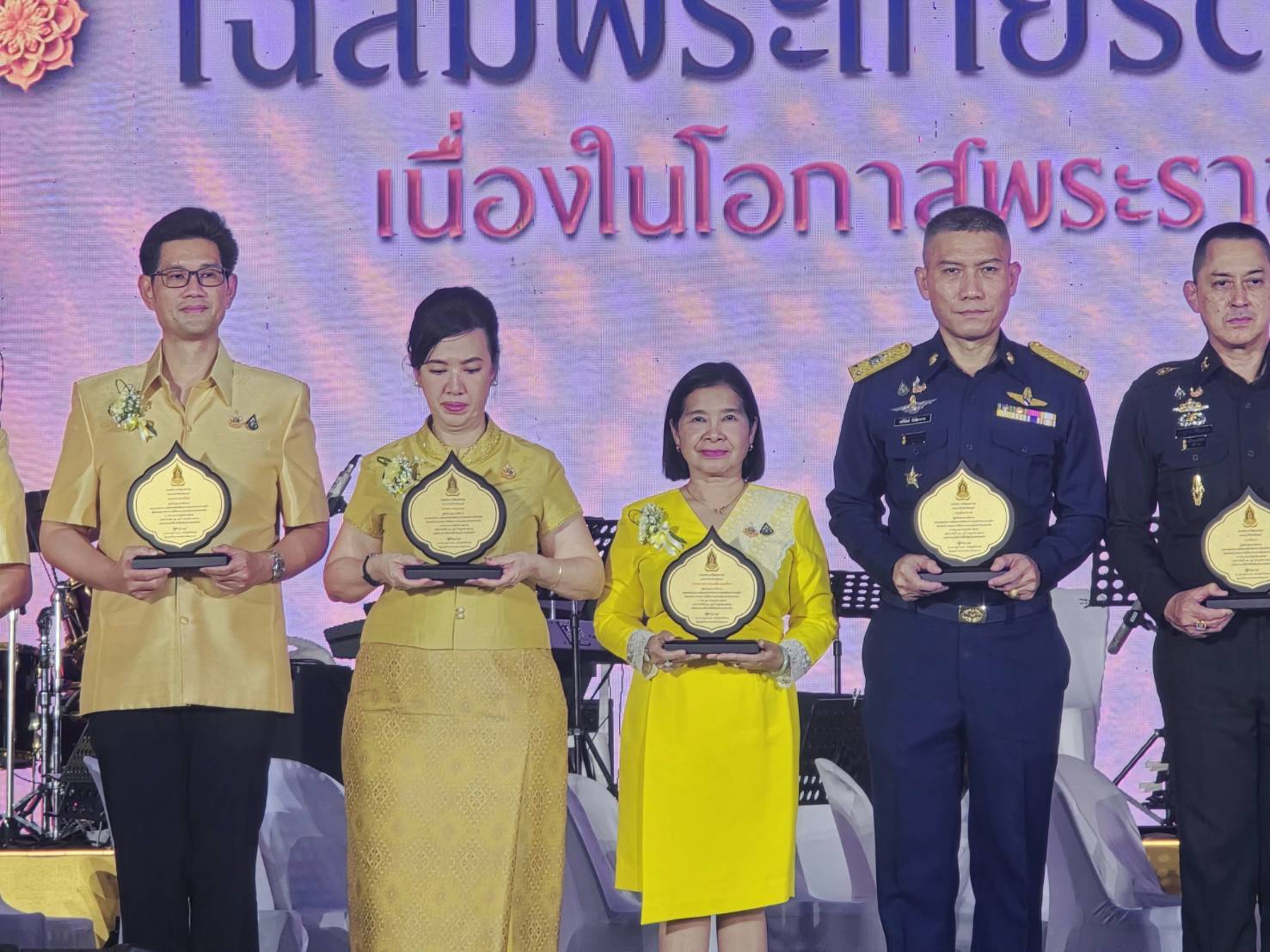 กระทรวงการท่องเที่ยวและกีฬารับมอบโล่ขอบคุณการจัดงานมหรสพสมโภชฯ