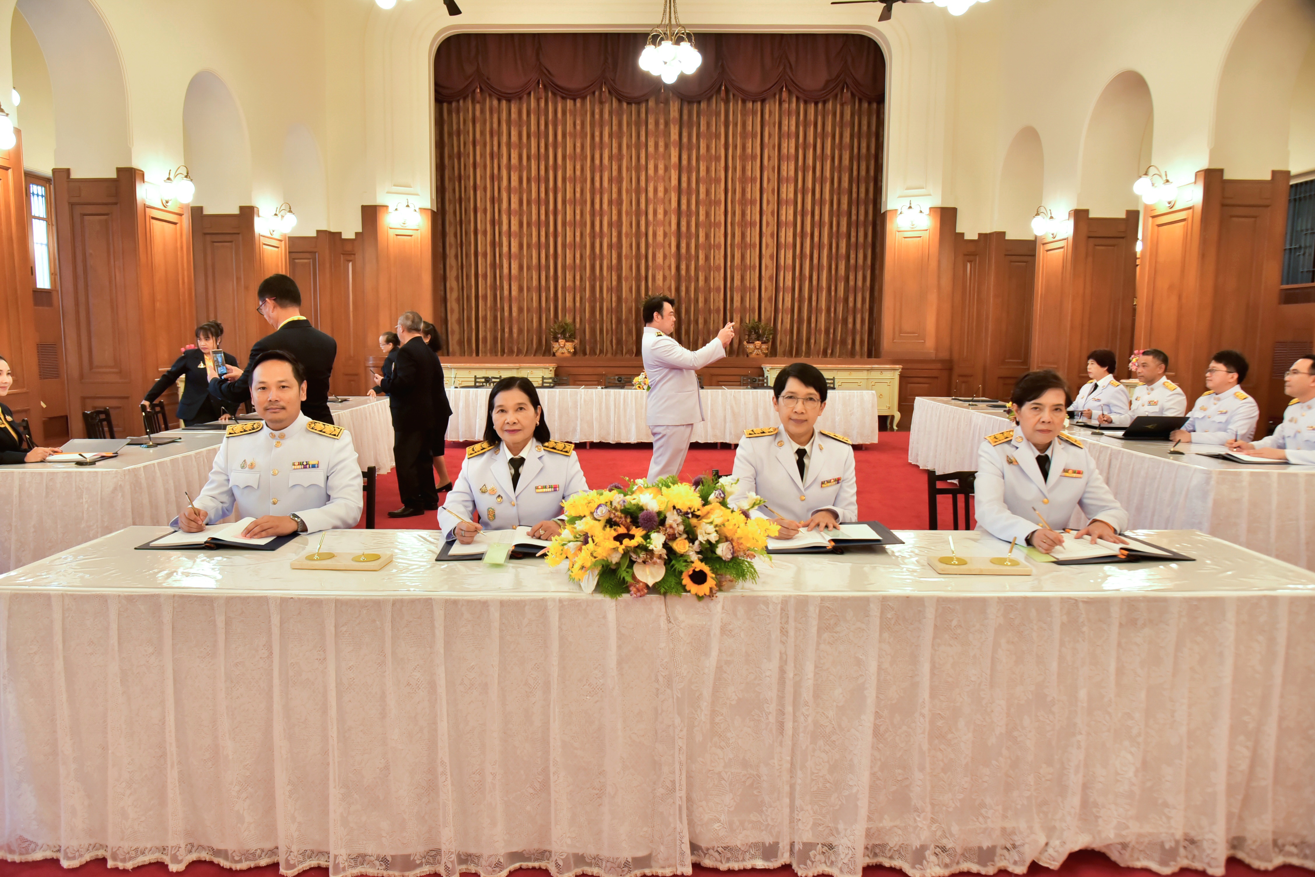 กระทรวงการท่องเที่ยวและกีฬา ร่วมลงนามถวายพระพรชัยมงคลเนื่องในโอกาสพระราชพิธีมหามงคลเฉลิมพระชนมพรรษาพระบาทสมเด็จพระเจ้าอยู่หัว 6 รอบ