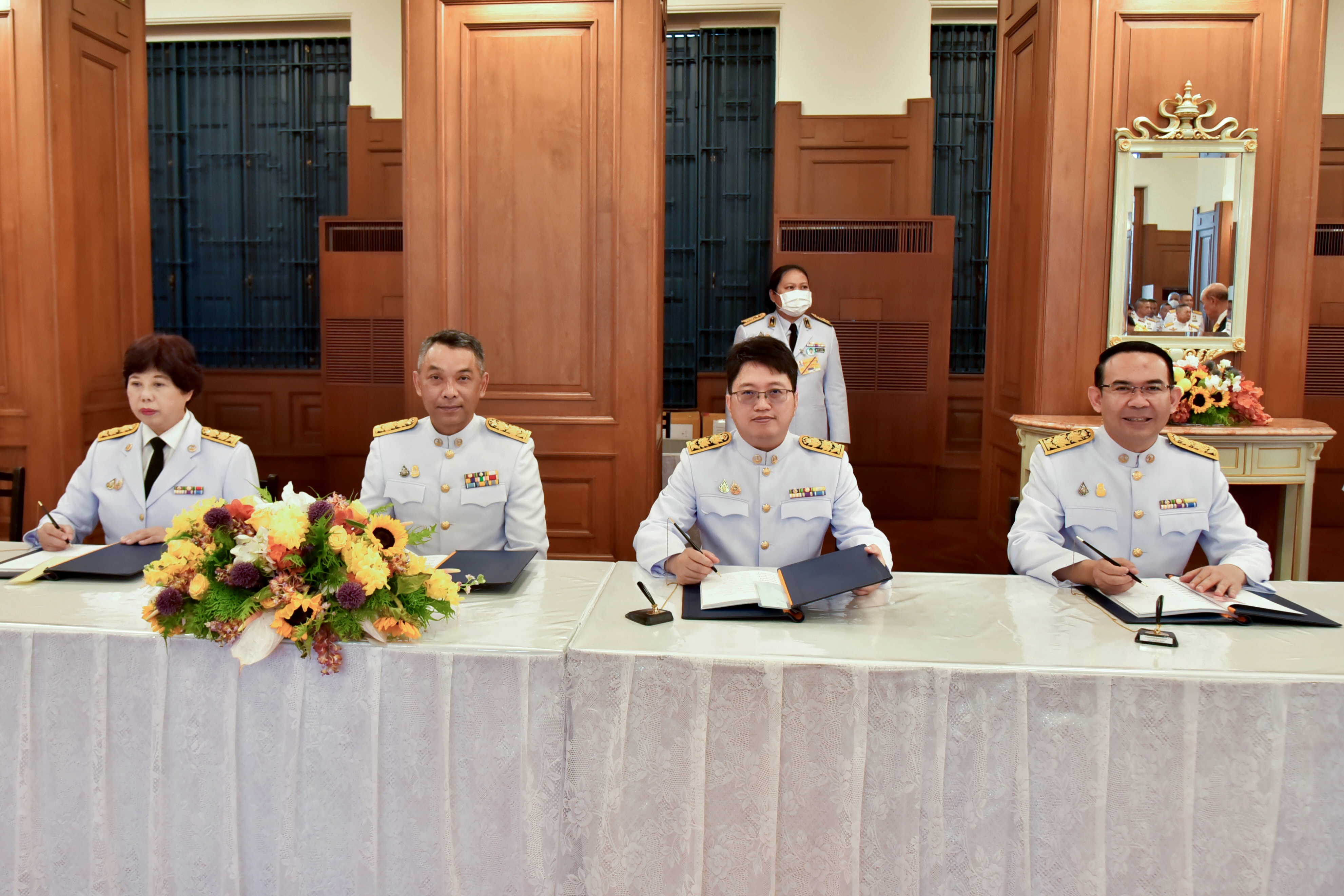กระทรวงการท่องเที่ยวและกีฬา ร่วมลงนามถวายพระพรชัยมงคลเนื่องในโอกาสพระราชพิธีมหามงคลเฉลิมพระชนมพรรษาพระบาทสมเด็จพระเจ้าอยู่หัว 6 รอบ