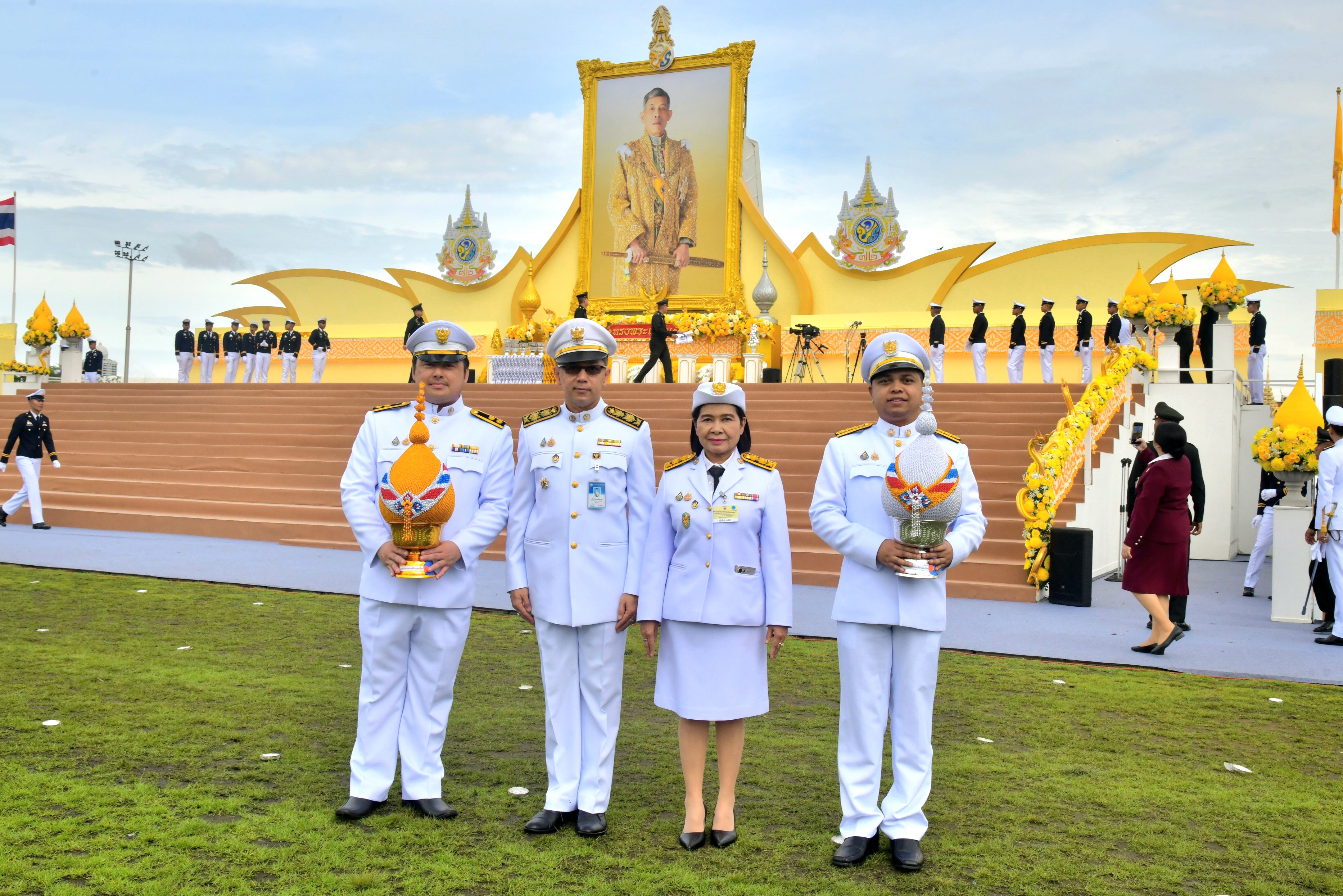 ผู้บริหารกระทรวงการท่องเที่ยวและกีฬา ร่วมพิธีถวายเครื่องราชสักการะและวางพานพุ่ม พระบาทสมเด็จพระวชิรเกล้าเจ้าอยู่หัว เนื่องในพระราชพิธีมหามงคลเฉลิมพระชนมพรรษา 6 รอบ 28 กรกฎาคม 2567