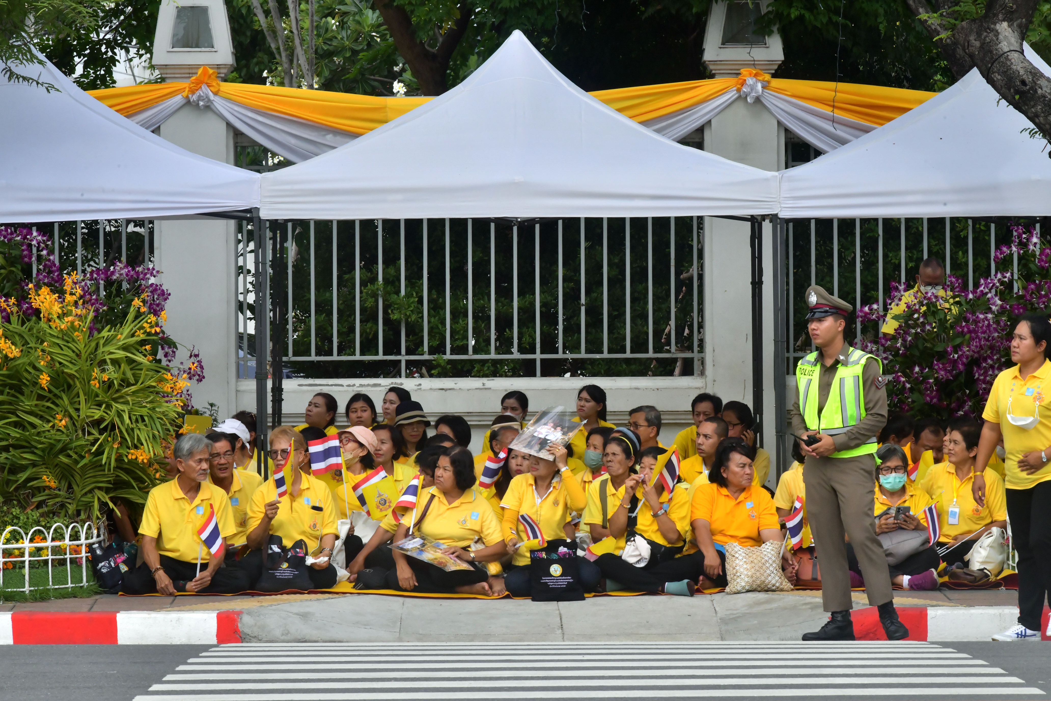 ผู้บริหารกระทรวงการท่องเที่ยวและกีฬา ร่วมพิธีถวายเครื่องราชสักการะและวางพานพุ่ม พระบาทสมเด็จพระวชิรเกล้าเจ้าอยู่หัว เนื่องในพระราชพิธีมหามงคลเฉลิมพระชนมพรรษา 6 รอบ 28 กรกฎาคม 2567