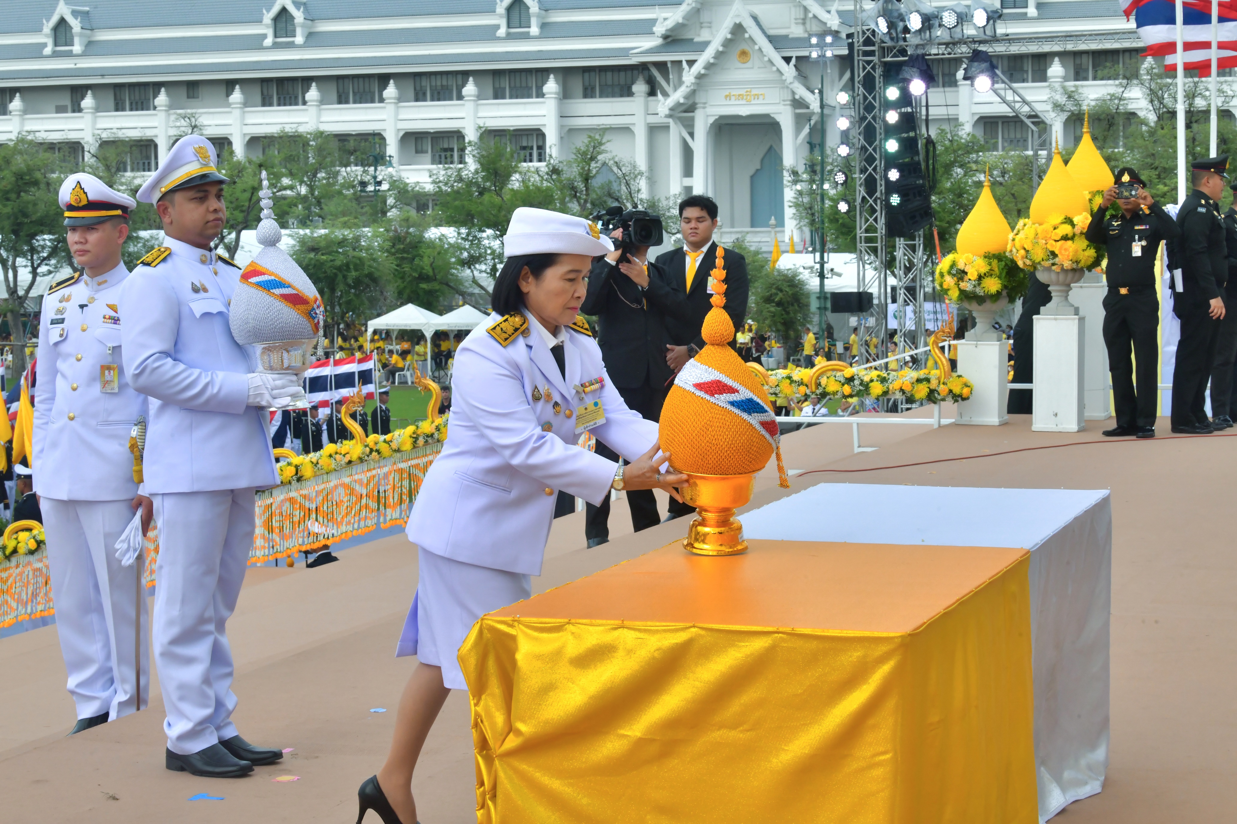 ผู้บริหารกระทรวงการท่องเที่ยวและกีฬา ร่วมพิธีถวายเครื่องราชสักการะและวางพานพุ่ม พระบาทสมเด็จพระวชิรเกล้าเจ้าอยู่หัว เนื่องในพระราชพิธีมหามงคลเฉลิมพระชนมพรรษา 6 รอบ 28 กรกฎาคม 2567