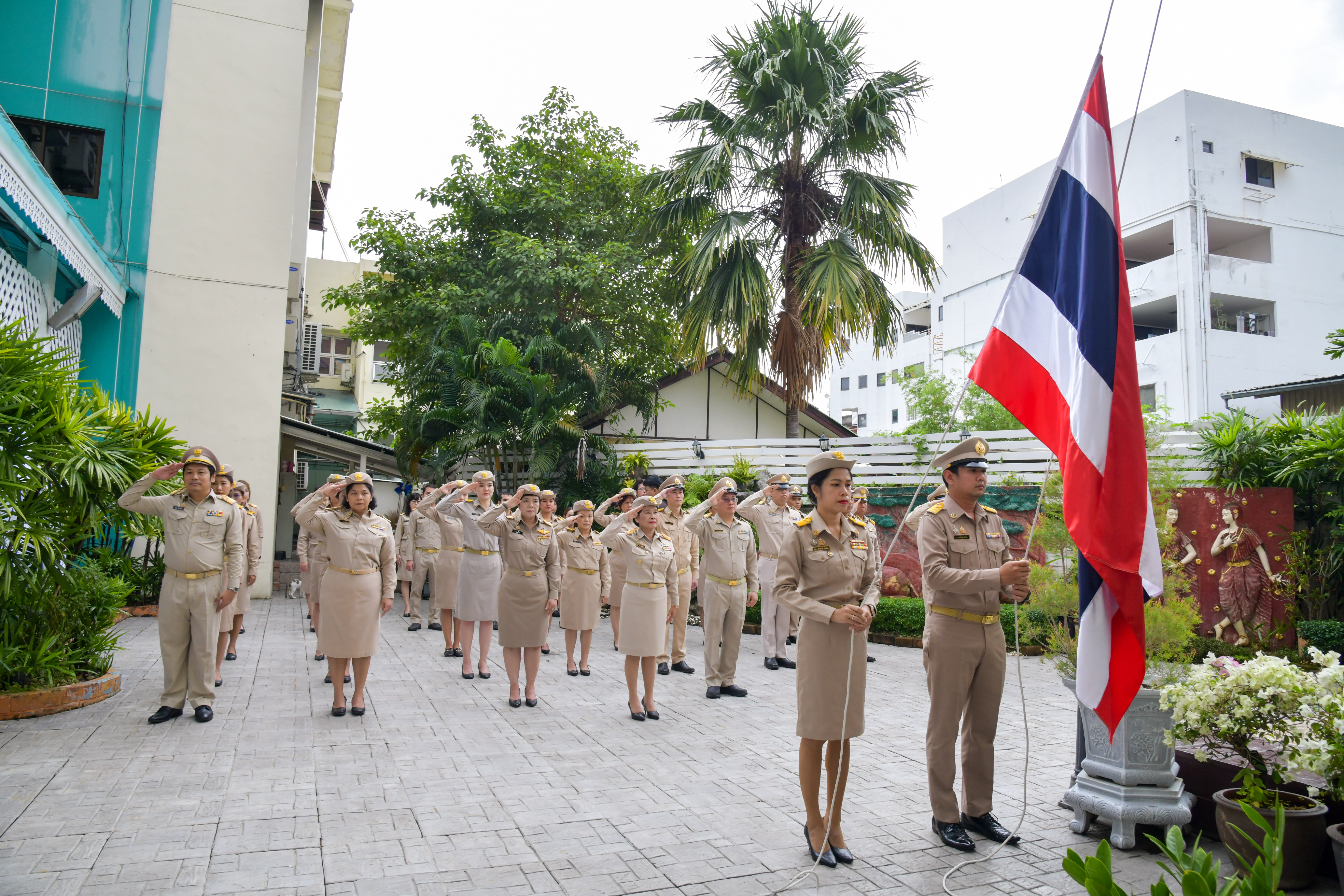 รองปลัดกระทรวงการท่องเที่ยวและกีฬา นำคณะบุคลากรร่วมเคารพธงชาติเนื่องในวันพระราชทานธงชาติไทย ปี 2567