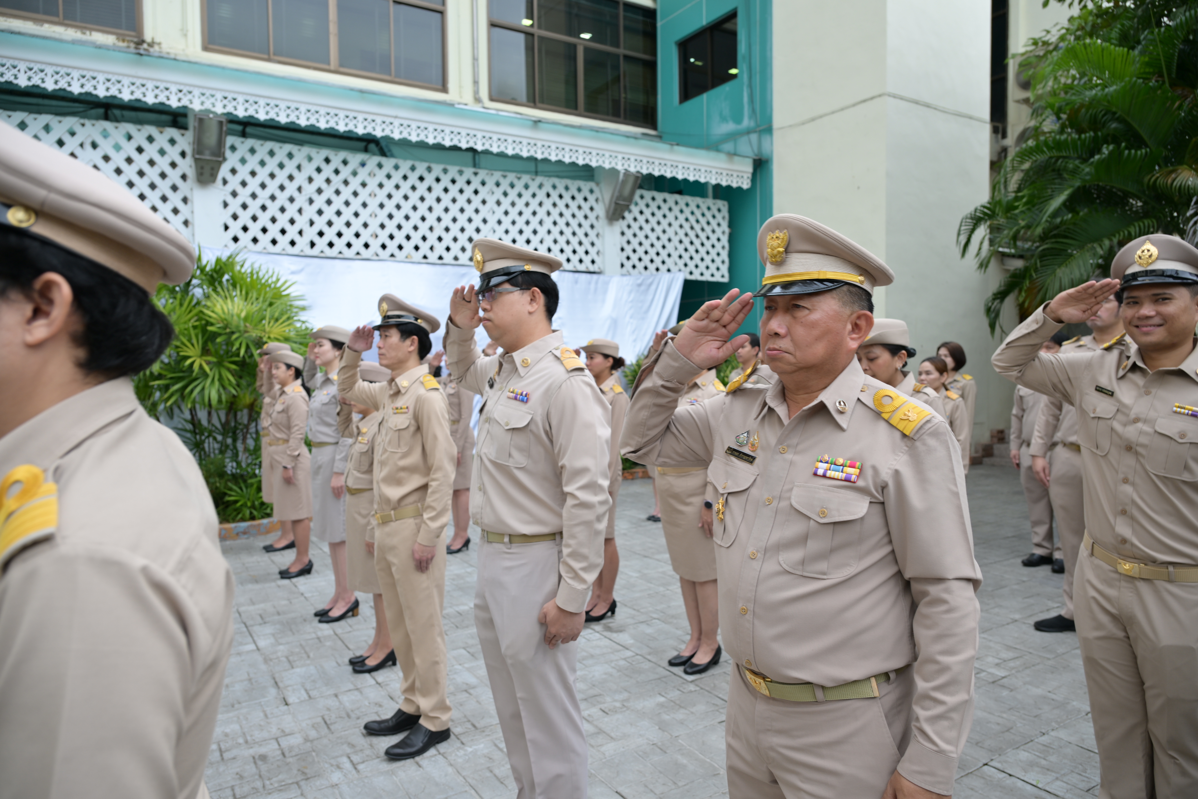 รองปลัดกระทรวงการท่องเที่ยวและกีฬา นำคณะบุคลากรร่วมเคารพธงชาติเนื่องในวันพระราชทานธงชาติไทย ปี 2567