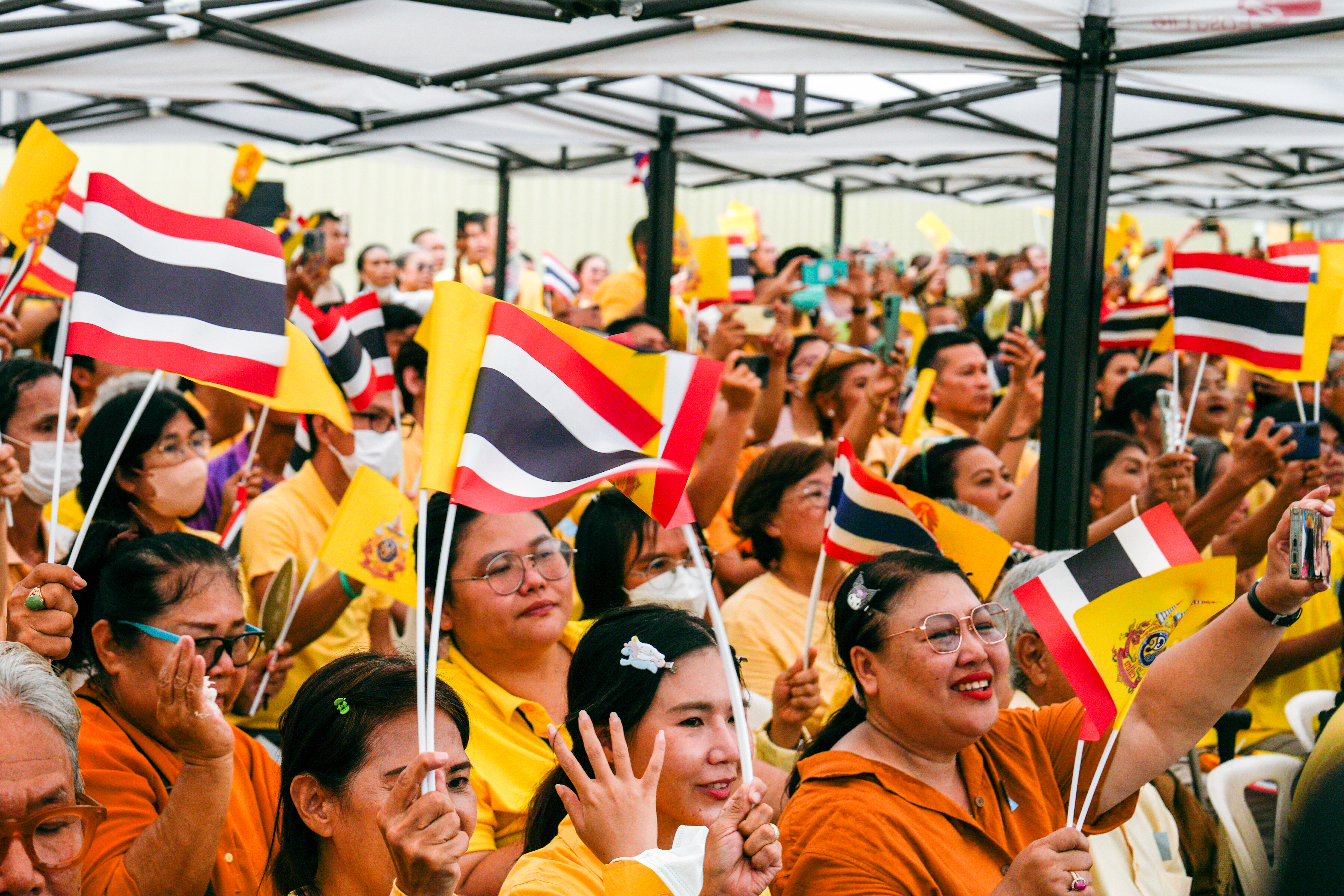 รมว.สรวงศ์ พร้อมคณะผู้บริหารกระทรวงการท่องเที่ยวและกีฬา เฝ้ารับเสด็จฯ ในหลวง พระราชินี เสด็จฯ ถวายผ้าพระกฐินโดยขบวนพยุหยาตราทางชลมารค ณ สวนหลวงพระราม 8