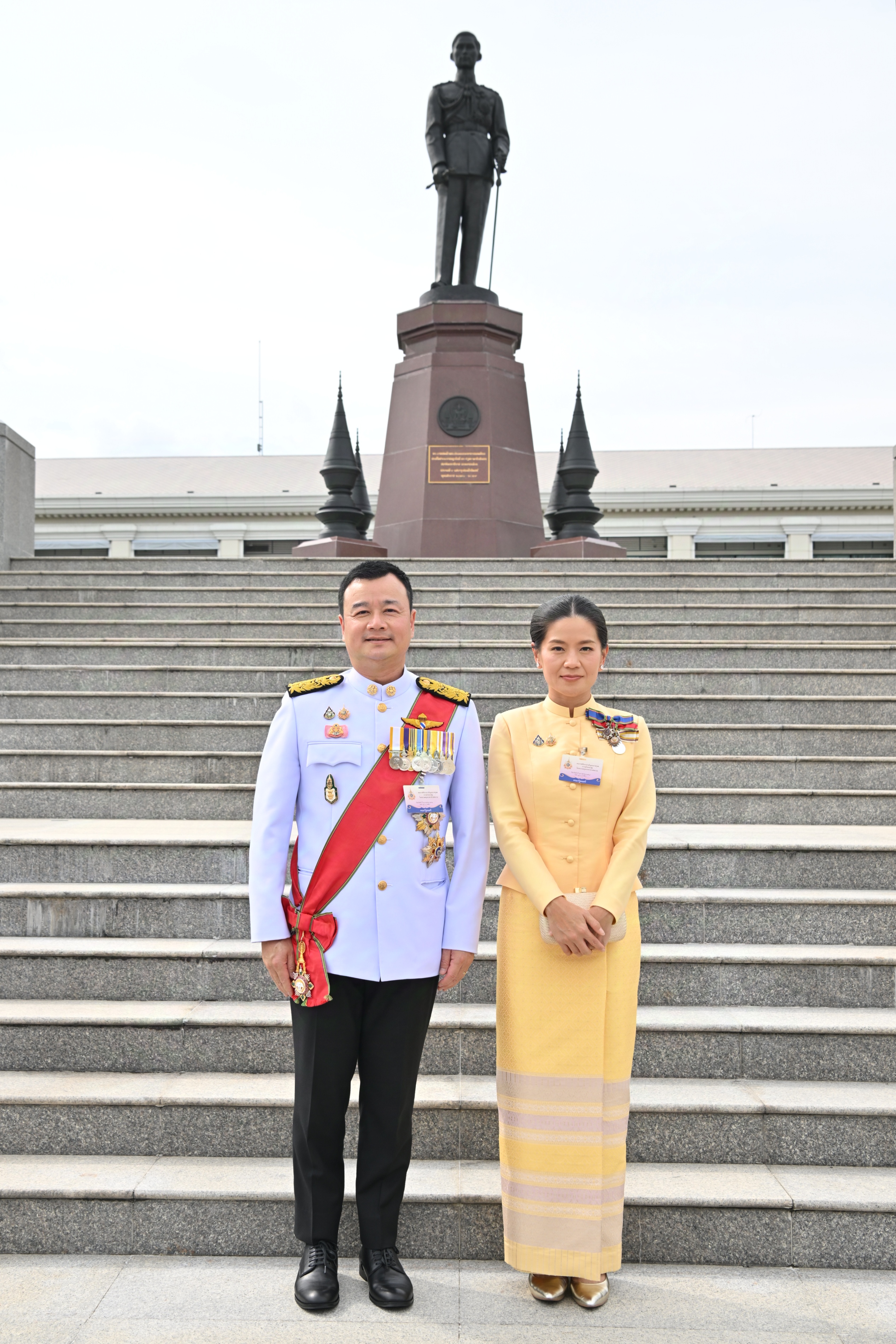 รมว.สรวงศ์ พร้อมคณะผู้บริหารกระทรวงการท่องเที่ยวและกีฬา เฝ้ารับเสด็จฯ ในหลวง พระราชินี เสด็จฯ ถวายผ้าพระกฐินโดยขบวนพยุหยาตราทางชลมารค ณ สวนหลวงพระราม 8