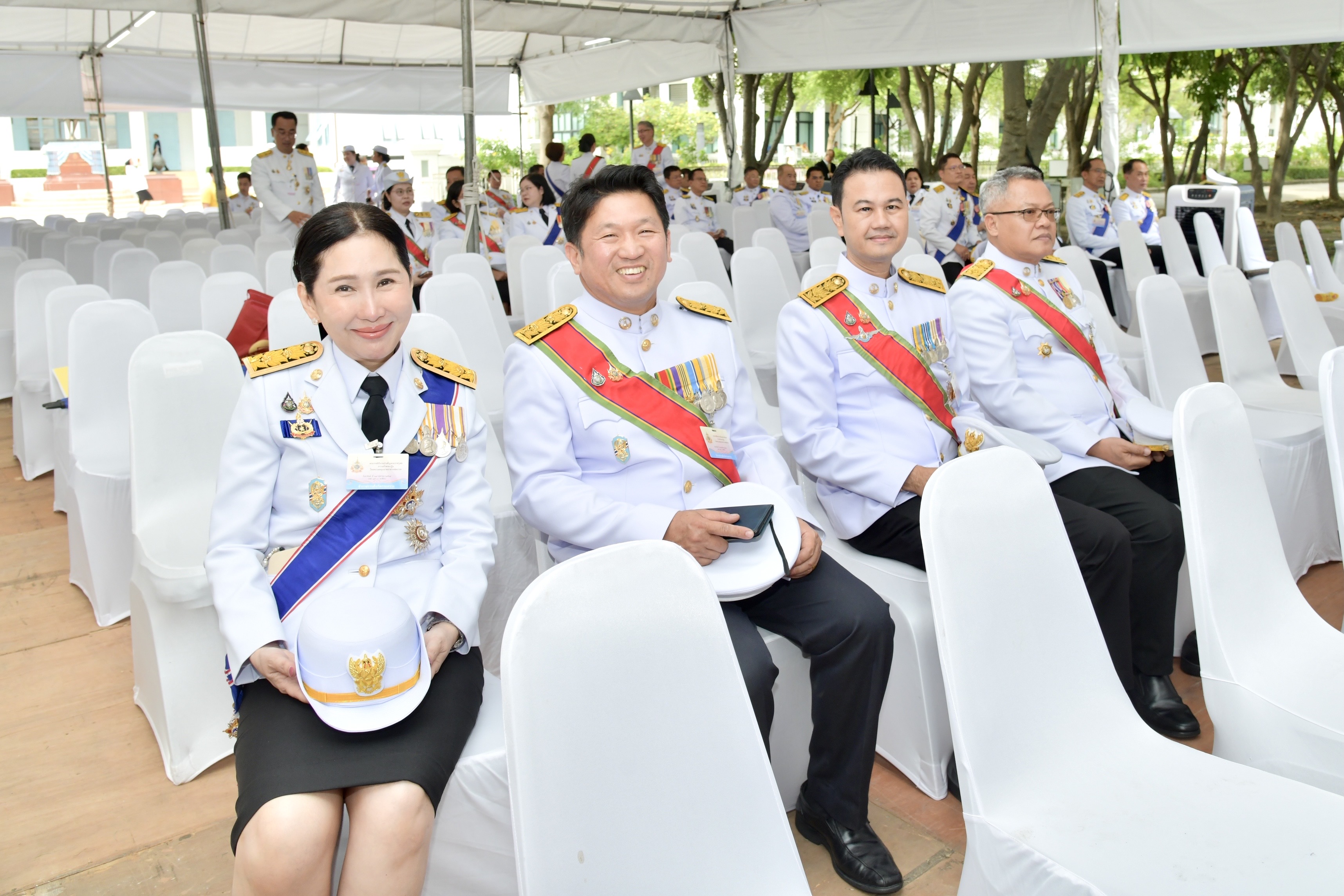 รมว.สรวงศ์ พร้อมคณะผู้บริหารกระทรวงการท่องเที่ยวและกีฬา เฝ้ารับเสด็จฯ ในหลวง พระราชินี เสด็จฯ ถวายผ้าพระกฐินโดยขบวนพยุหยาตราทางชลมารค ณ สวนหลวงพระราม 8