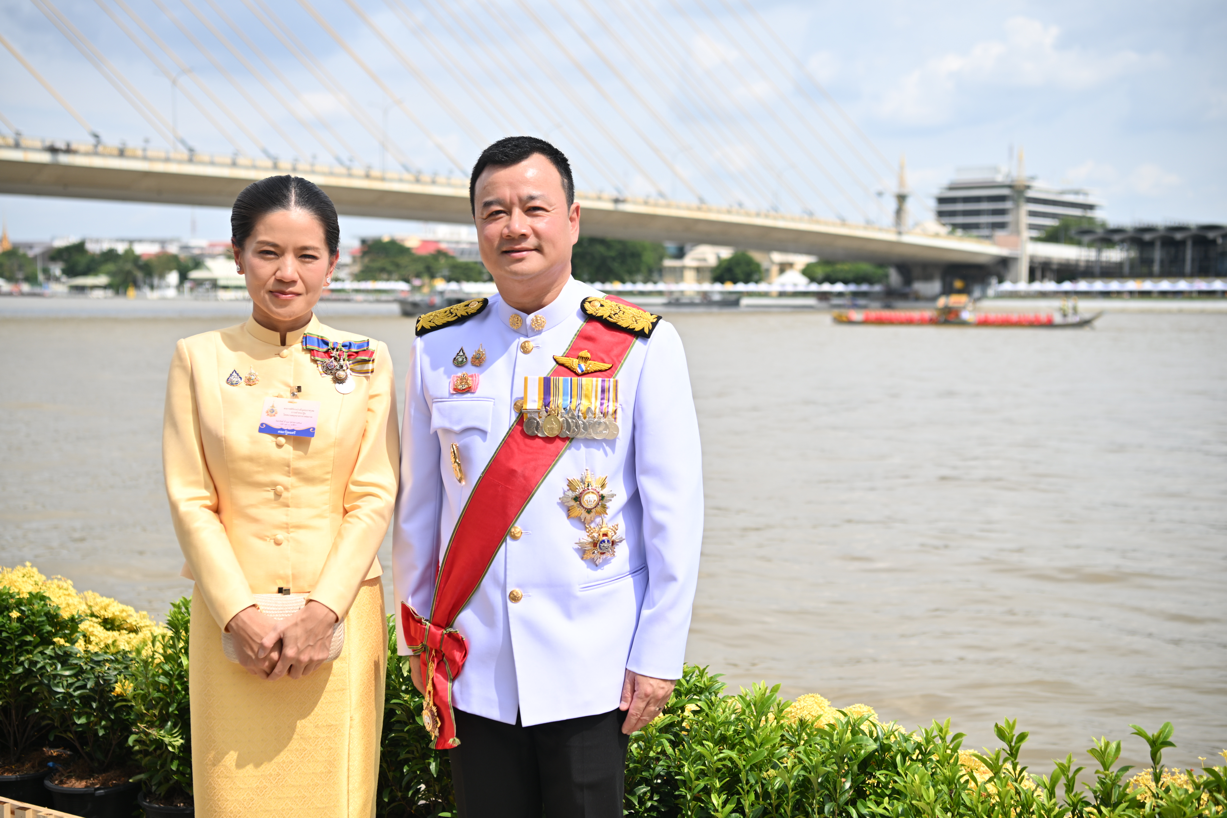 รมว.สรวงศ์ พร้อมคณะผู้บริหารกระทรวงการท่องเที่ยวและกีฬา เฝ้ารับเสด็จฯ ในหลวง พระราชินี เสด็จฯ ถวายผ้าพระกฐินโดยขบวนพยุหยาตราทางชลมารค ณ สวนหลวงพระราม 8