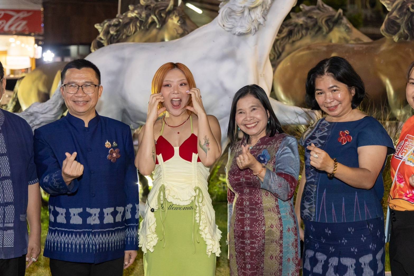 รองปลัดกระทรวงการท่องเที่ยวและกีฬา เปิดนิทรรศการ 