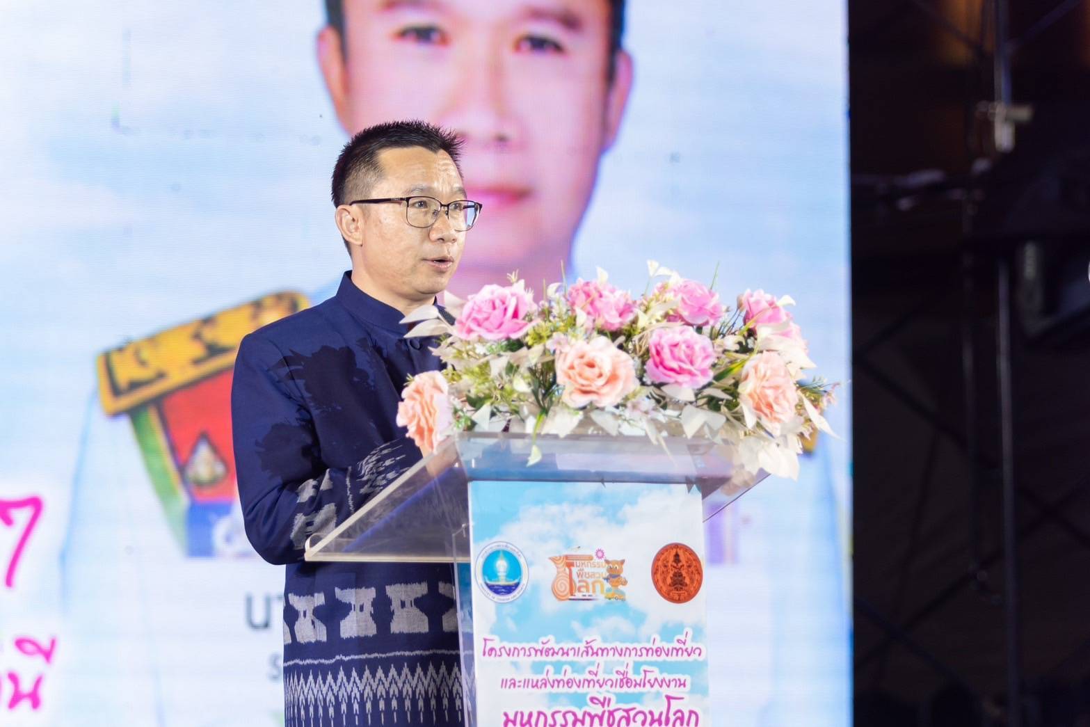 รองปลัดกระทรวงการท่องเที่ยวและกีฬา เปิดนิทรรศการ 