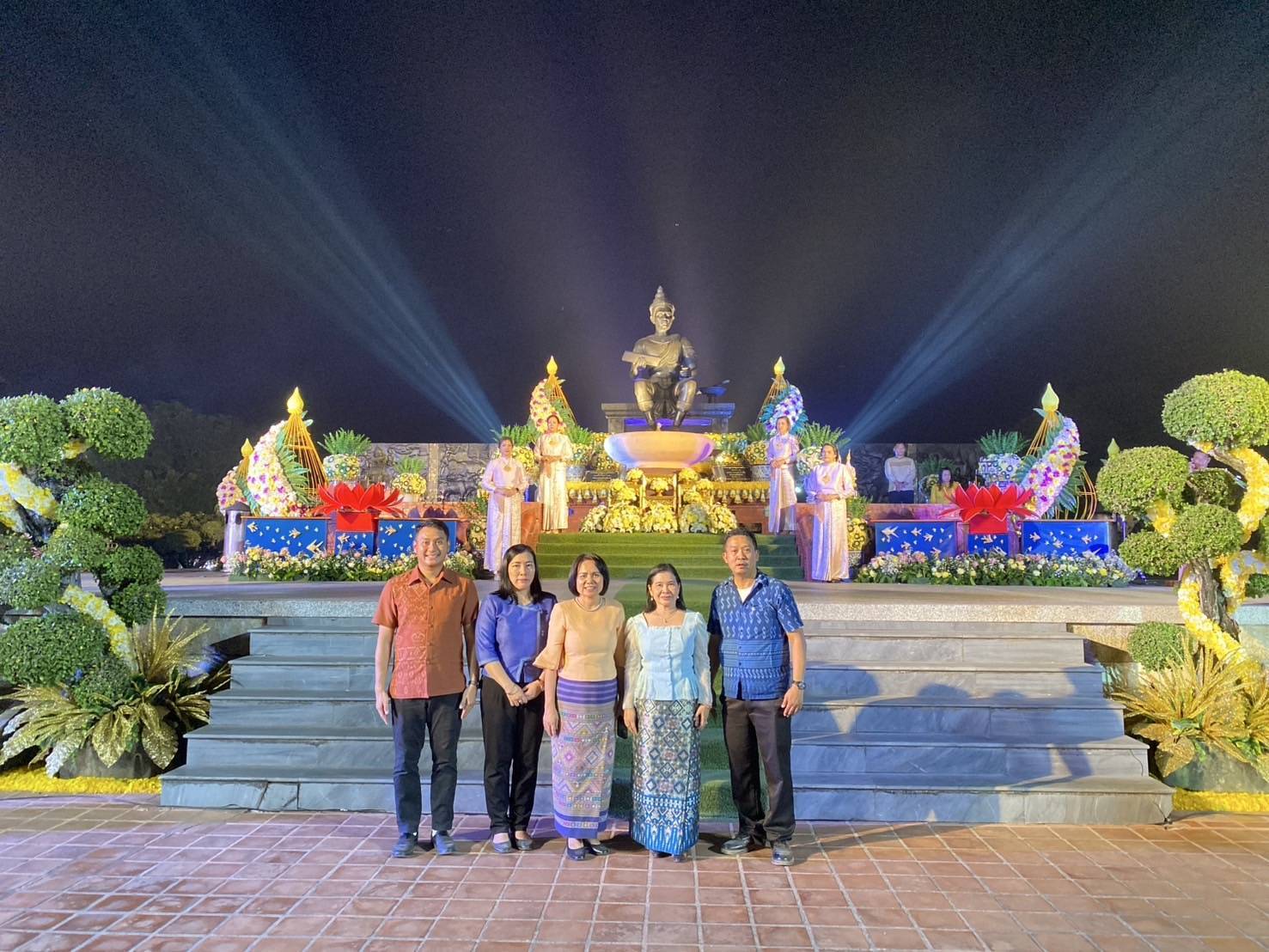 รองปลัดกระทรวงการท่องเที่ยวและกีฬา เข้าร่วมงานประเพณีลอยกระทง จังหวัดสุโขทัย