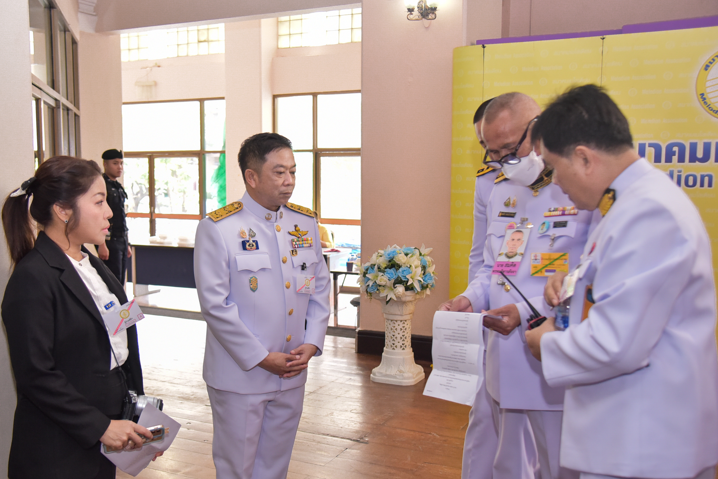 ผู้แทนกระทรวงการท่องเที่ยวและกีฬา รับโล่เกียรติคุณในงาน 