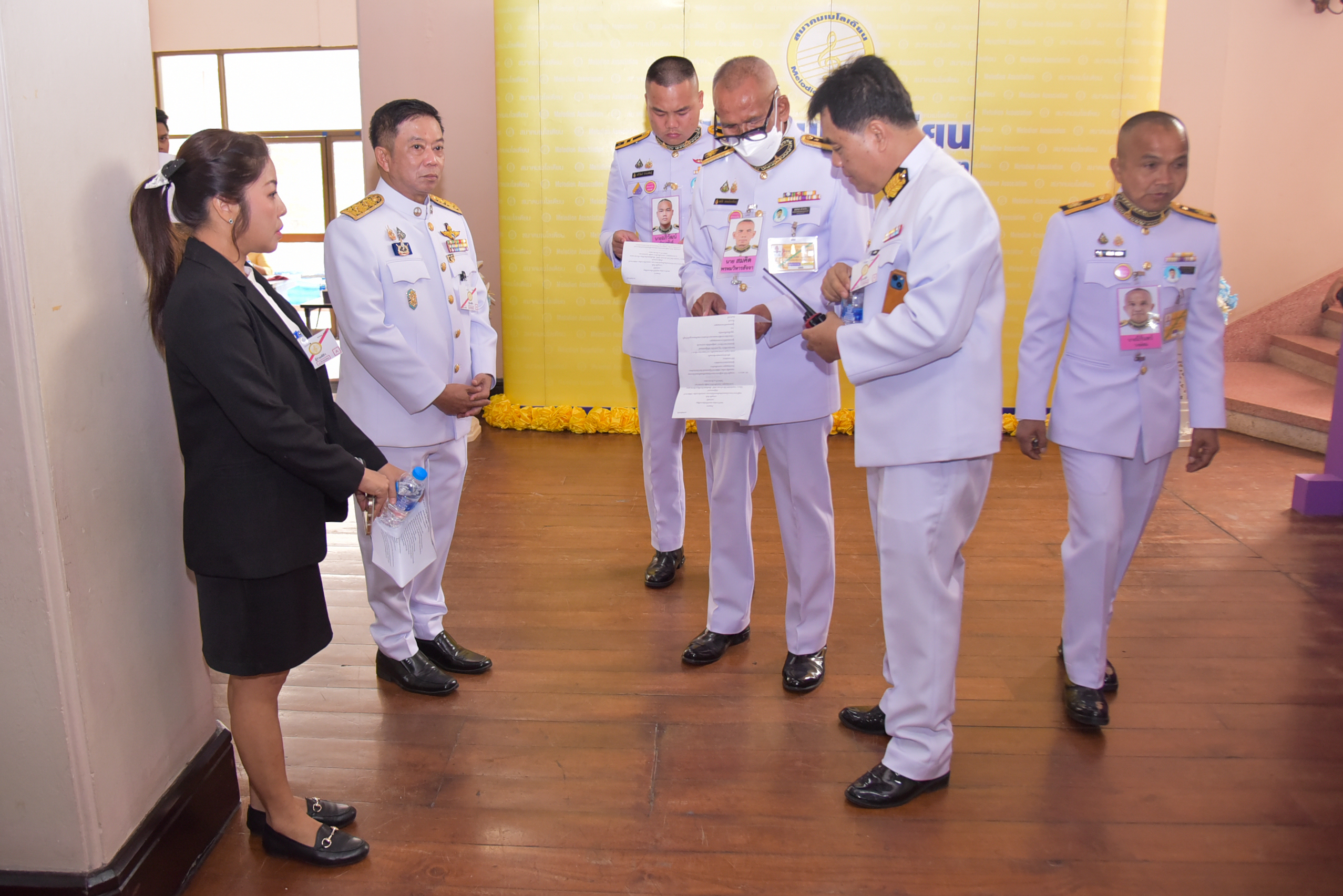 ผู้แทนกระทรวงการท่องเที่ยวและกีฬา รับโล่เกียรติคุณในงาน 