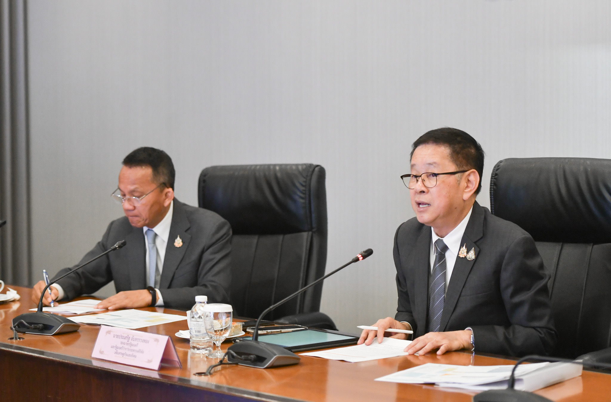 รองปลัดฯ ท่องเที่ยวและกีฬา เข้าร่วมประชุมบอร์ดเครื่องดื่มแอลกอฮอล์ฯ เห็นชอบผ่อนคลายกฎขายสุราในบางพื้นที่ หนุนการท่องเที่ยว