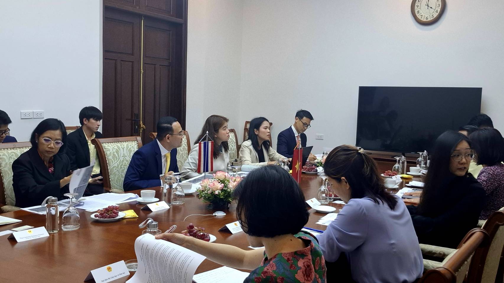 ผู้ช่วยปลัดกระทรวงการท่องเที่ยวและกีฬา และเจ้าหน้าที่กองนโยบายและการต่างประเทศ เข้าร่วมการหารือกลุ่มย่อยระหว่างเจ้าหน้าที่อาวุโส ไทย – เวียดนาม
