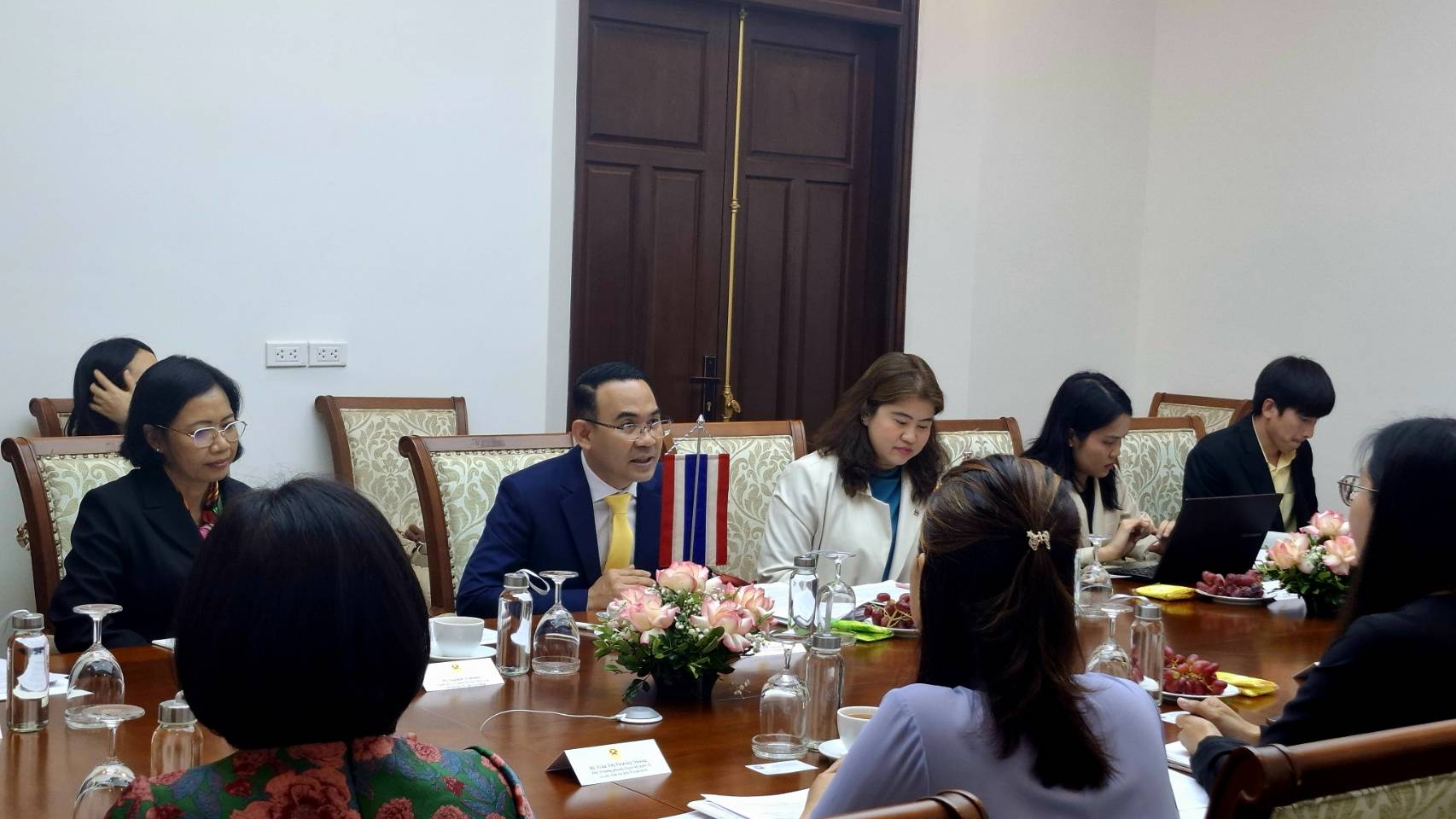 ผู้ช่วยปลัดกระทรวงการท่องเที่ยวและกีฬา และเจ้าหน้าที่กองนโยบายและการต่างประเทศ เข้าร่วมการหารือกลุ่มย่อยระหว่างเจ้าหน้าที่อาวุโส ไทย – เวียดนาม