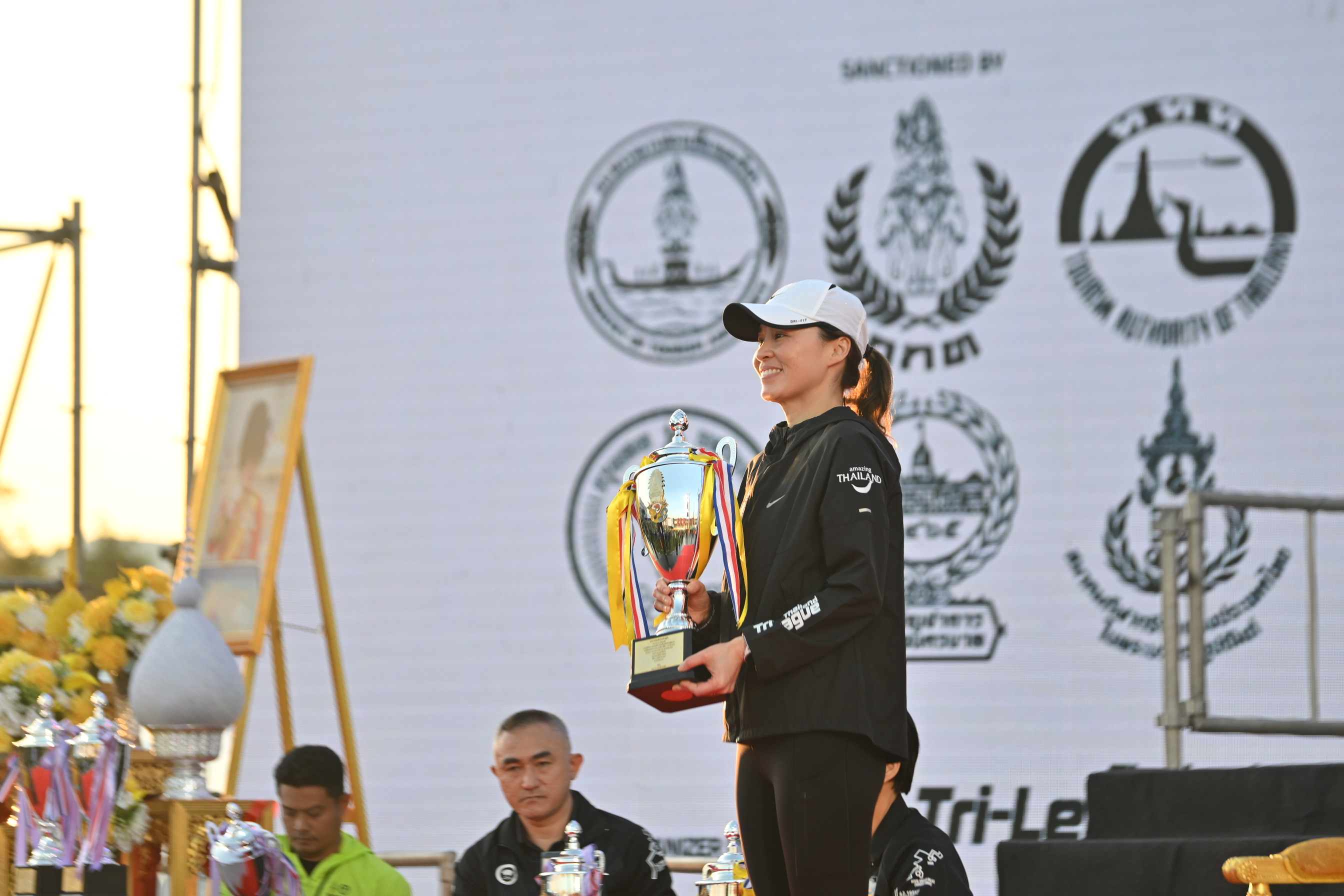 สมเด็จพระนางเจ้า ฯ พระบรมราชินี ทรงร่วมวิ่งฮาล์ฟมาราธอน เคียงคู่ 
