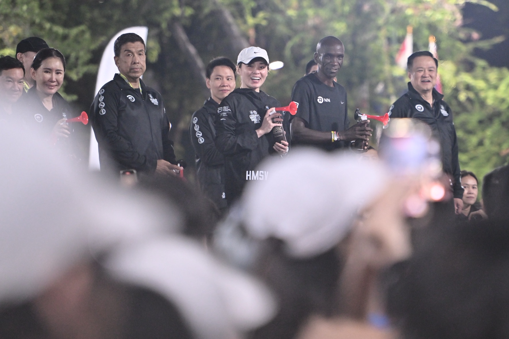 สมเด็จพระนางเจ้า ฯ พระบรมราชินี ทรงร่วมวิ่งฮาล์ฟมาราธอน เคียงคู่ 