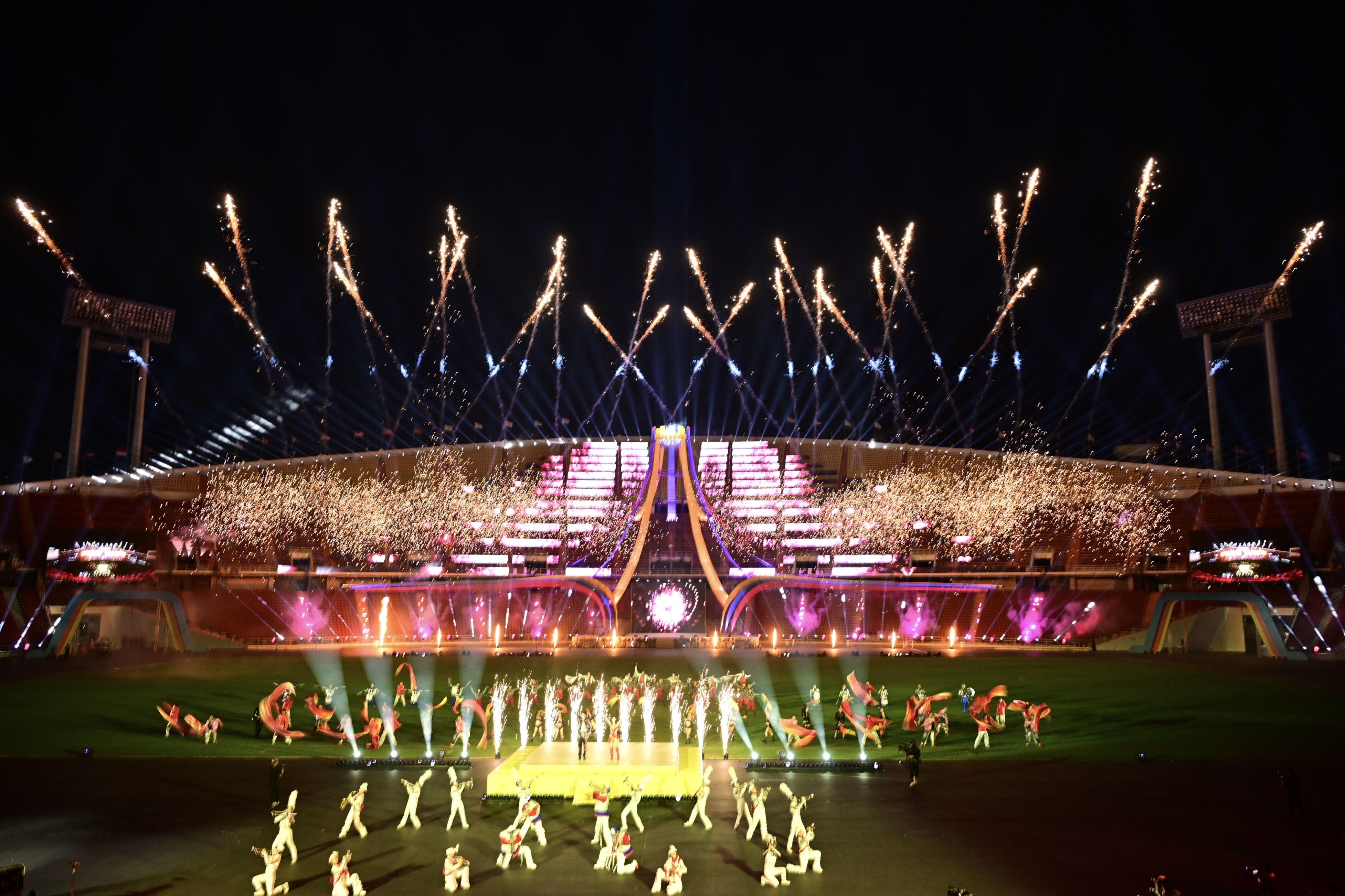 ไทยประกาศชัยชนะอย่างยิ่งใหญ่ ครองเจ้าเหรียญทองซีเกมส์ ครั้งที่ 33 พร้อมส่งมอบธงเจ้าภาพให้แก่มาเลเซีย