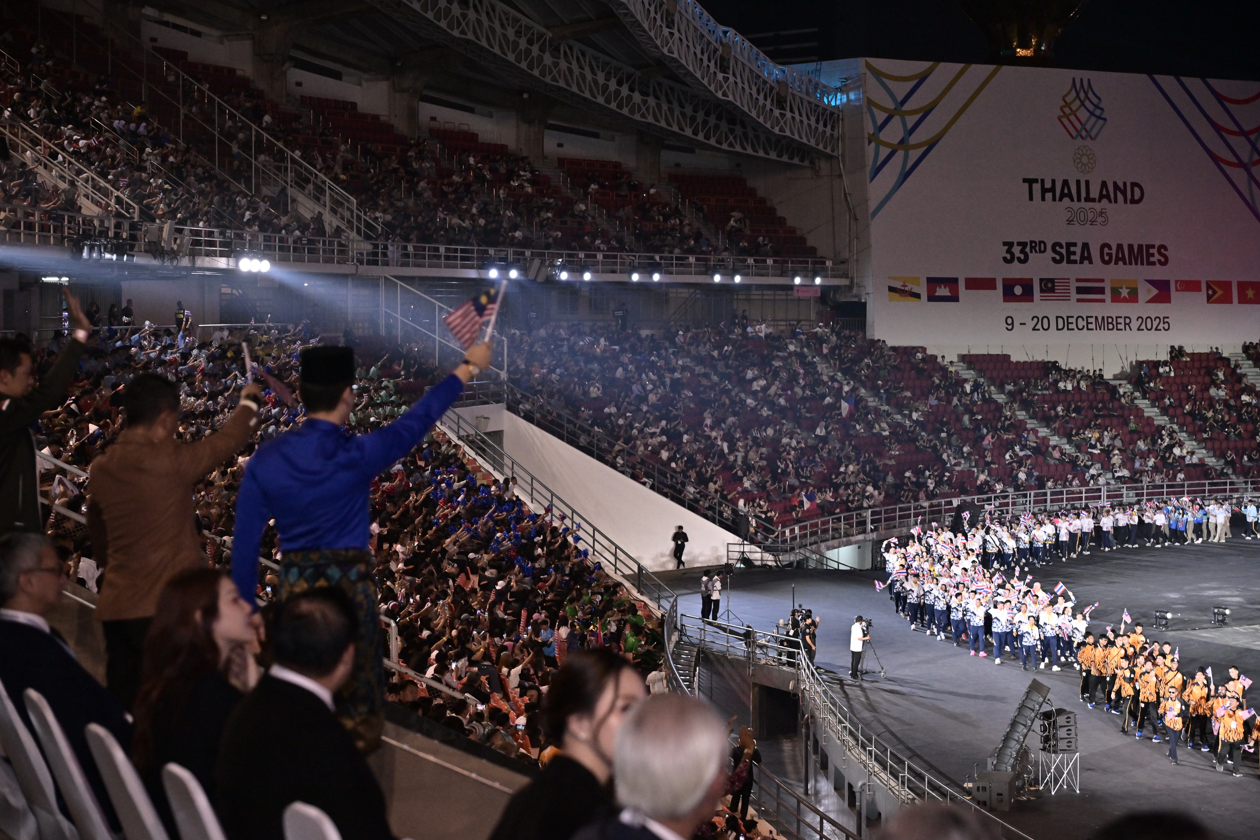 ไทยประกาศชัยชนะอย่างยิ่งใหญ่ ครองเจ้าเหรียญทองซีเกมส์ ครั้งที่ 33 พร้อมส่งมอบธงเจ้าภาพให้แก่มาเลเซีย