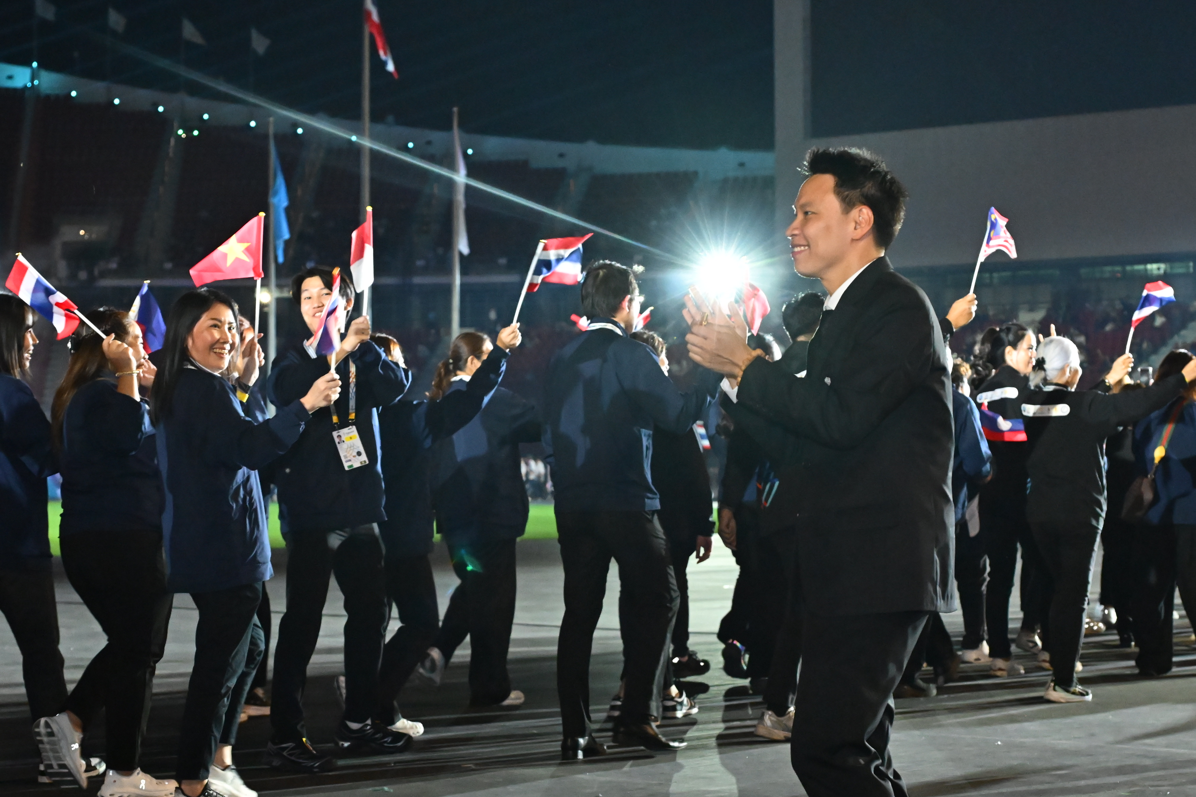 ไทยประกาศชัยชนะอย่างยิ่งใหญ่ ครองเจ้าเหรียญทองซีเกมส์ ครั้งที่ 33 พร้อมส่งมอบธงเจ้าภาพให้แก่มาเลเซีย