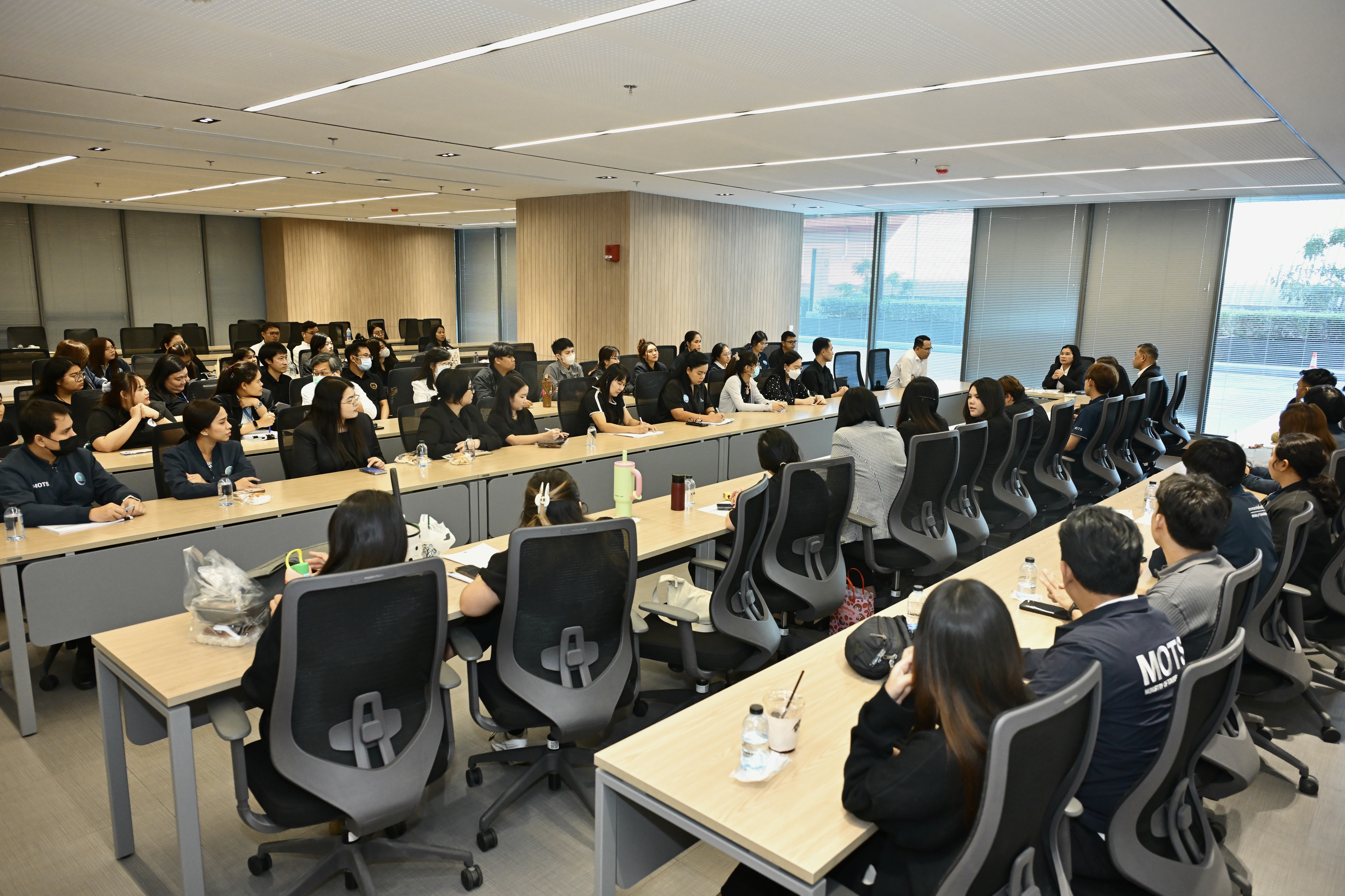 คณะผู้บริหารกระทรวงการท่องเที่ยวและกีฬา ลงพื้นที่ตรวจรับอาคารซี ศูนย์ราชการแจ้งวัฒนะ เตรียมความพร้อมย้ายสำนักงาน
