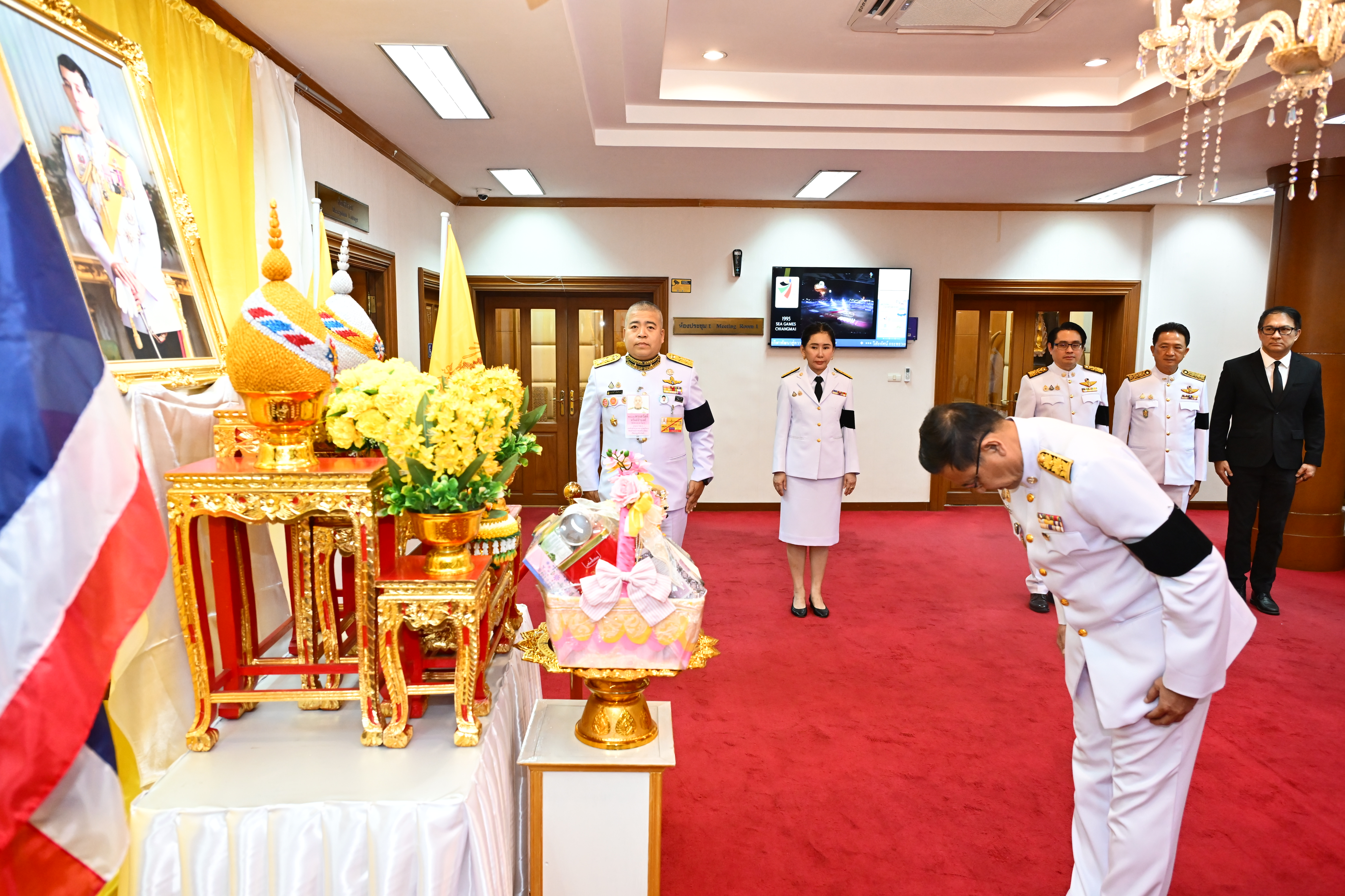 พระบาทสมเด็จพระเจ้าอยู่หัวทรงพระกรุณาโปรดเกล้าโปรดกระหม่อมให้ผู้แทนพระองค์มอบกระเช้าพระราชทาน เนื่องในโอกาสเทศกาลปีใหม่ พ.ศ. 2569 แก่คณะกรรมการอำนวยโครงการส่งเสริมกีฬาเพื่อพัฒนาชาติไทย ในพระบรมราชูปถัมภ์