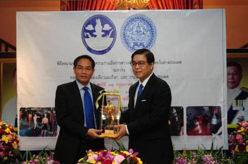 The Ministry of Tourism and Sports joins hands with the Ministry of Foreign Affairs to organize Muay Thai camps overseas