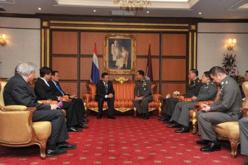 Minister of ministry of tourism and sports discuss with commissioner general for support 