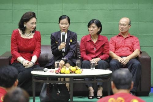 Visiting and encouraging Thai badminton players