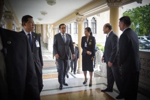 MOT Minister led the athletes with intellectual disability to visit the PM and listen to his address