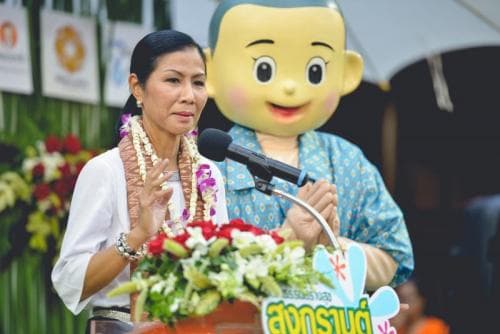 Songkran in Thai style, free from alcohol, save lives and save water 