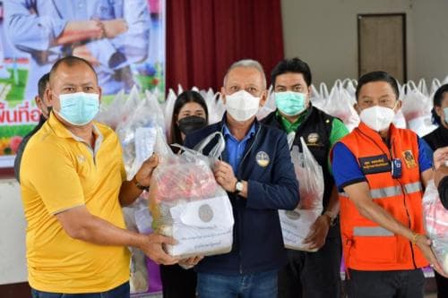 Minister Phiphat Paid a Visit in Sawi District, Chumphon Province, and Allocated Survival Kits